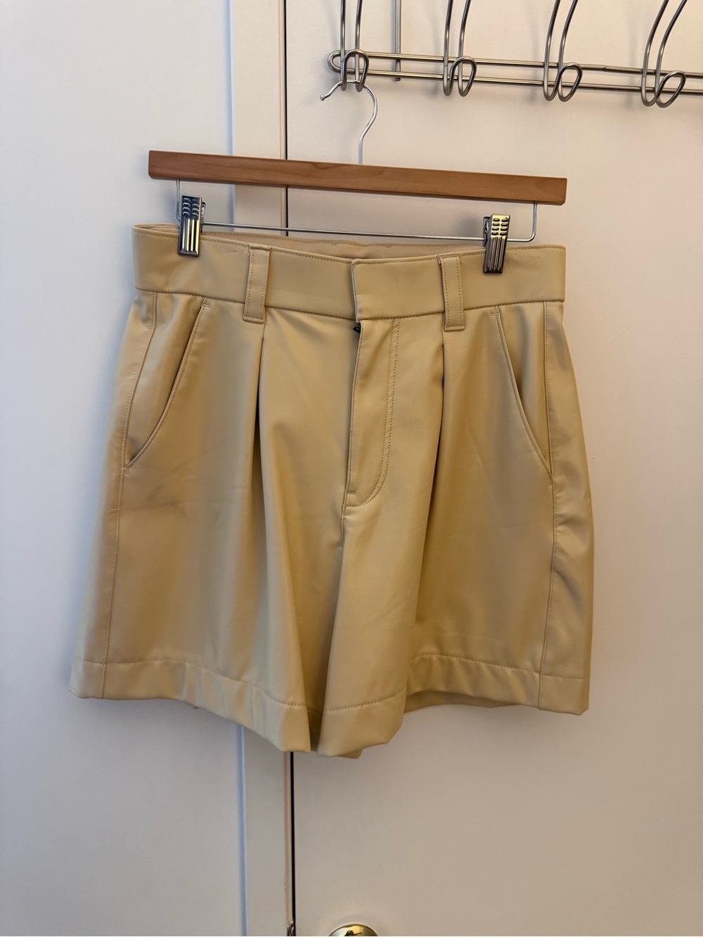 Abercrombie light yellow High-Waist Pleated Women’s Shorts